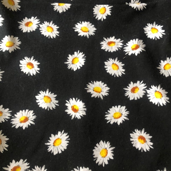 Tic Tok Daisy Print pull on skirt - Picture 3 of 6